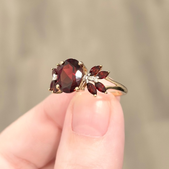 Garnet Gold Ring: Natural gemstone oval pyrope red diamond 10K solid yellow gold - Picture 10 of 15